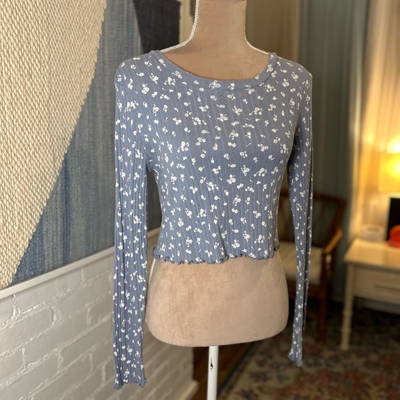 Aero The OG Tee Collection Blue Floral Ribbed Lettuce Edge Top - Picture 6 of 9